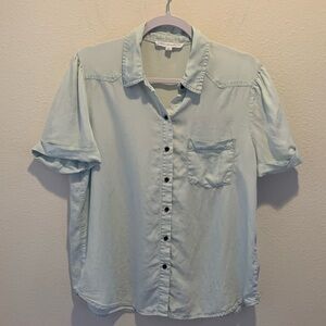 Jane+Delancey Womens short sleeve very light blue button down/100% Lyocell/L.‌‌‌